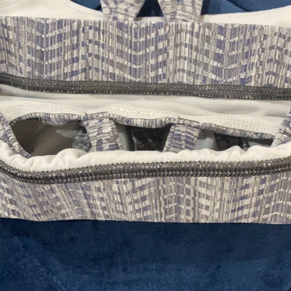 Lululemon Energy Bra Size 8 - Picture 3 of 4